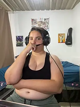 Snapshot of Gloria_88 chatting on 04/11/26, 02:05 Gloria 88 online show from 04/11/26, 02:05