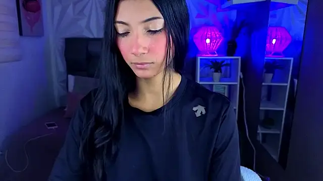 Snapshot of Perlaa_moon_ chatting on 06/17/26, 01:34 Perlaa moon online show from 06/17/26, 01:34