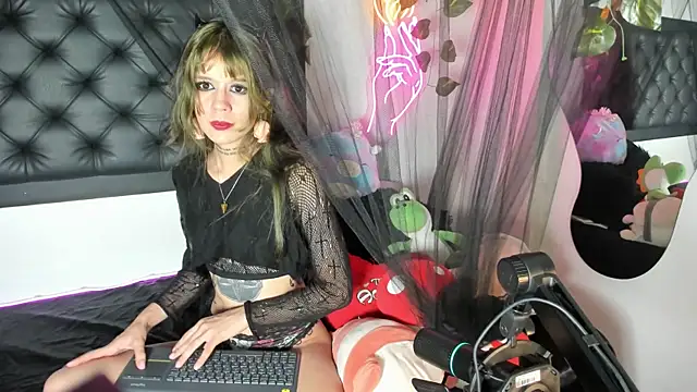 Snapshot of Lucy_Jade chatting on 05/14/26, 11:44 Lucy Jade online show from 05/14/26, 11:44