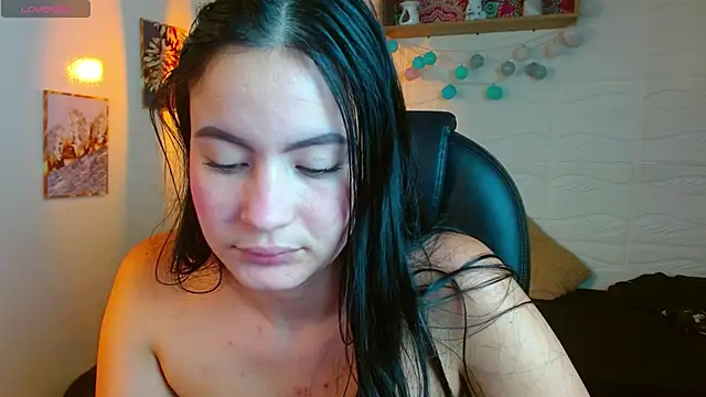 rosaleia  online show from 06/11/26, 04:54