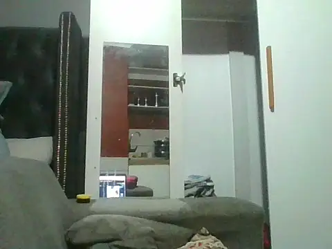 Snapshot of SweetBelly1 chatting on 04/15/26, 06:37 SweetBelly1 online show from 04/15/26, 06:37