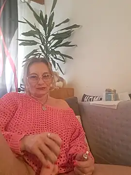 Snapshot of Blond_lady_czech chatting on 04/17/26, 05:16 Blond lady czech online show from 04/17/26, 05:16