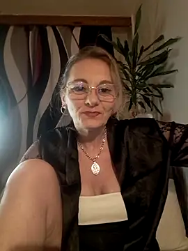 Snapshot of Blond_lady_czech chatting on 04/19/26, 06:32 Blond lady czech online show from 04/19/26, 06:32