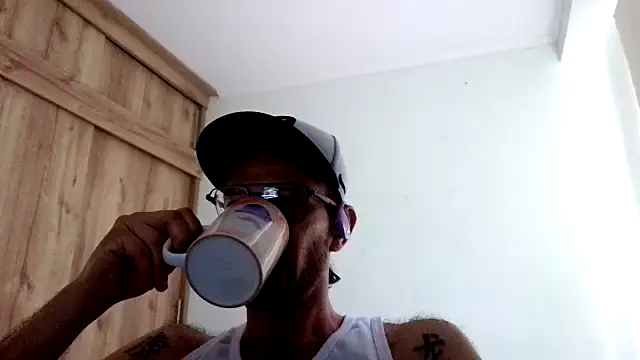 Snapshot of andrew_1520 chatting on 11/07/25, 09:48 andrew 1520 online show from 11/07/25, 09:48