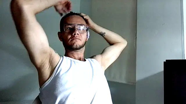 Snapshot of andrew_1520 chatting on 11/21/25, 03:38 andrew 1520 online show from 11/21/25, 03:38