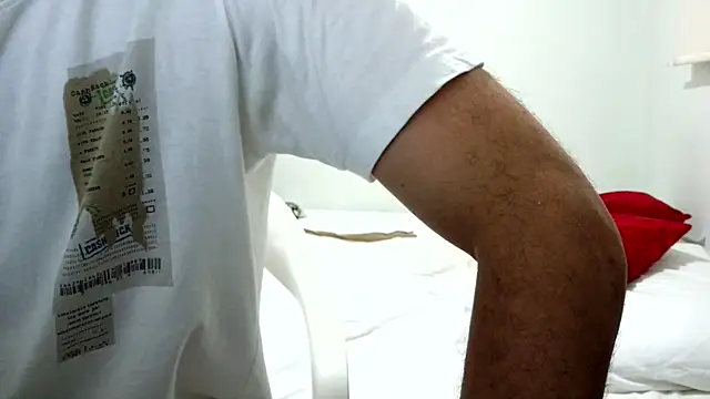 Snapshot of andrew_1520 chatting on 12/22/25, 02:08 andrew 1520 online show from 12/22/25, 02:08