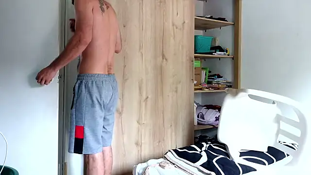 Snapshot of andrew_1520 chatting on 01/13/26, 03:39 andrew 1520 online show from 01/13/26, 03:39