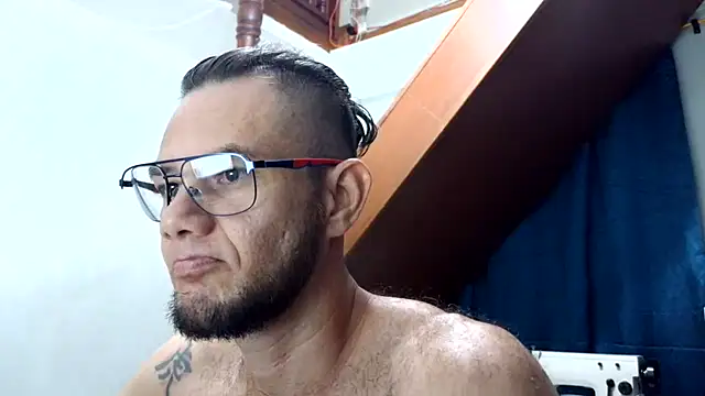 Snapshot of andrew_1520 chatting on 02/04/26, 01:33 andrew 1520 online show from 02/04/26, 01:33