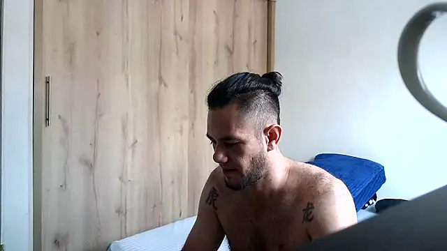 Snapshot of andrew_1520 chatting on 03/04/26, 12:44 andrew 1520 online show from 03/04/26, 12:44