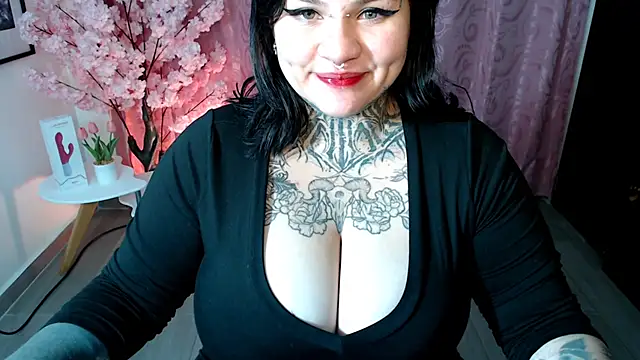 Snapshot of sherlytattos chatting on 04/12/26, 06:40 sherlytattos online show from 04/12/26, 06:40