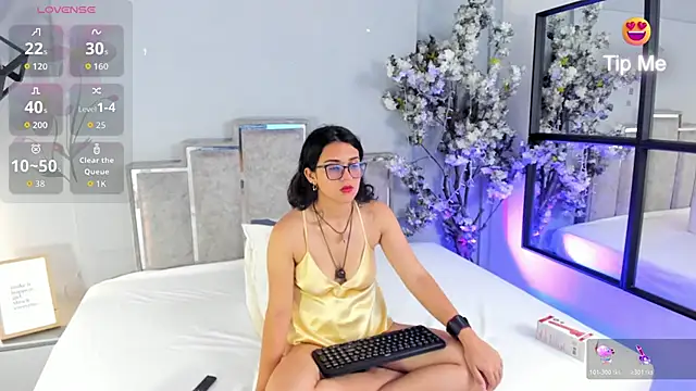 Veronicacarper online show from 04/14/26, 03:45