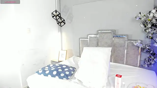 Veronicacarper online show from 04/15/26, 03:35