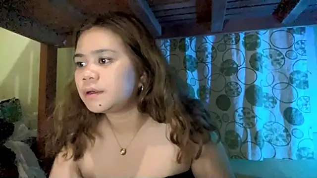 Snapshot of ElodiaSebourn chatting on 04/13/26, 02:22 ElodiaSebourn online show from 04/13/26, 02:22