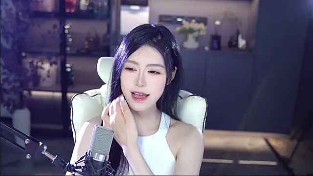 Snapshot of Seraphinei chatting on 05/24/26, 12:54 Seraphinei online show from 05/24/26, 12:54