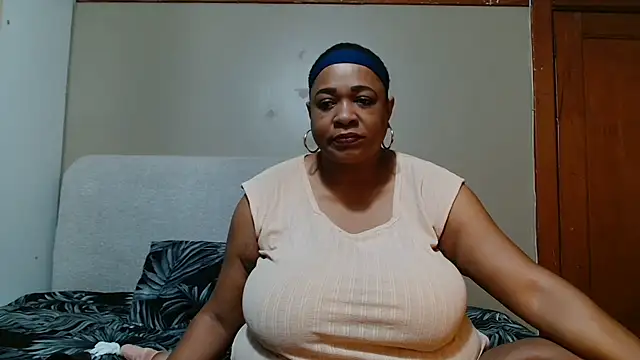 BUSTYQUEEN56  online show from 06/20/26, 07:16