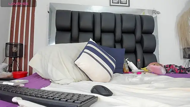 MILF AURORA online show from 05/26/26, 08:49