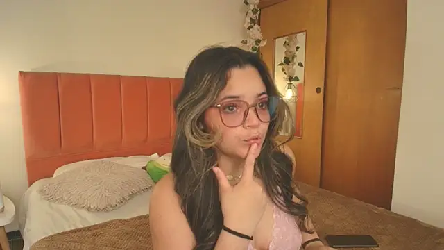 Shadya  online show from 05/01/26, 03:11