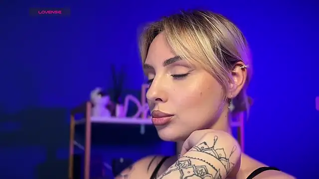 Snapshot of mari_grey chatting on 05/22/26, 08:47 mari grey online show from 05/22/26, 08:47