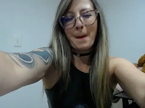 VALELUXX online show from 04/24/26, 11:18