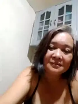 Snapshot of jeanyummytits chatting on 05/11/26, 01:39 jeanyummytits online show from 05/11/26, 01:39