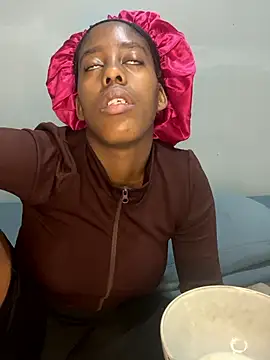 petite bee online show from 05/16/26, 04:42