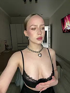 AlisaPearl online show from 04/15/26, 08:20