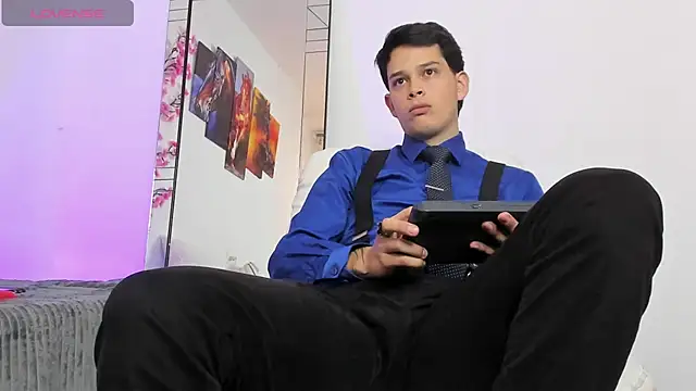 Snapshot of elijah_stoone chatting on 04/15/26, 12:12 elijah stoone online show from 04/15/26, 12:12