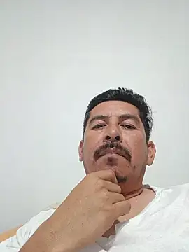 Snapshot of Fys82 chatting on 07/05/26, 12:39 Fys82 online show from 07/05/26, 12:39