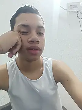Snapshot of curious_straight_guy chatting on 07/08/26, 01:48 curious straight guy online show from 07/08/26, 01:48