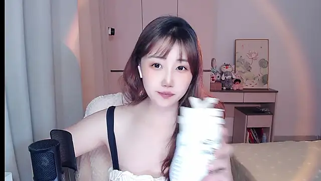 Snapshot of MissBunny_2026 chatting on 05/12/26, 02:03 MissBunny 2026 online show from 05/12/26, 02:03