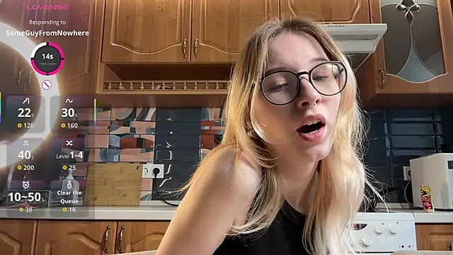 Snapshot of eileencrowday chatting on 04/14/26, 03:12 eileencrowday online show from 04/14/26, 03:12