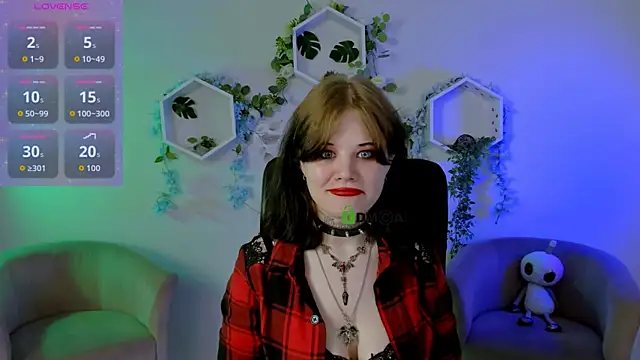 nikki kiss  online show from 07/06/26, 08:33