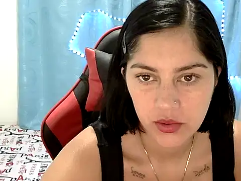 Snapshot of Bandida553 chatting on 04/17/26, 11:52 Bandida553 online show from 04/17/26, 11:52