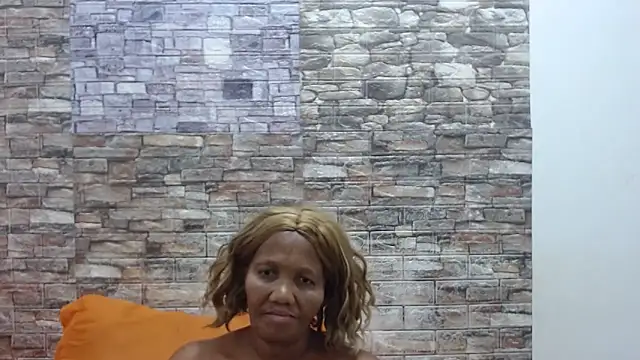 BossyBustyQueen online show from 05/10/26, 06:57