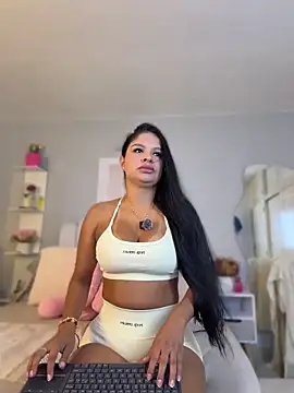 Elara Luxe online show from 05/17/26, 03:19