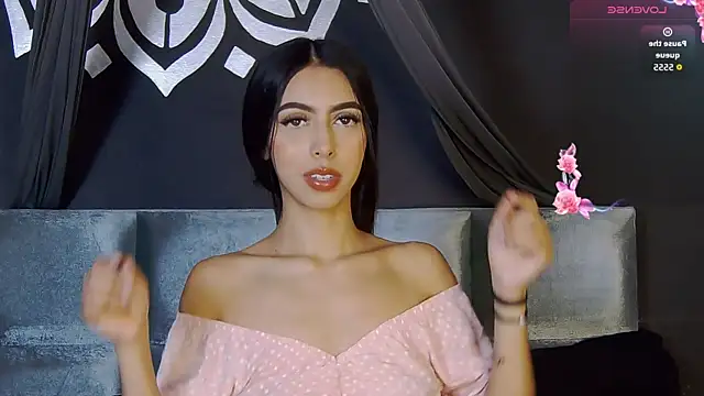 Snapshot of Mia_Gloww_ chatting on 05/06/26, 10:04 Mia Gloww online show from 05/06/26, 10:04