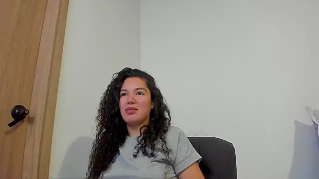 Snapshot of MiaRouseex chatting on 05/15/26, 10:06 MiaRouseex online show from 05/15/26, 10:06