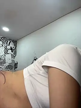 Snapshot of NickieCute- chatting on 05/21/26, 08:49 NickieCute- online show from 05/21/26, 08:49
