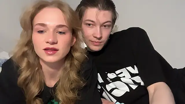 Snapshot of swaggenjoyer chatting on 04/15/26, 12:23 swaggenjoyer online show from 04/15/26, 12:23