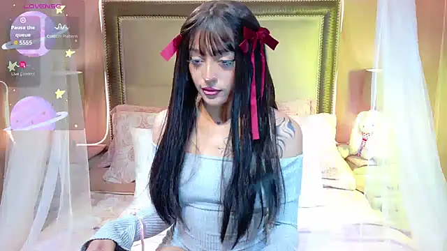 VaLuu   online show from 06/09/26, 12:50