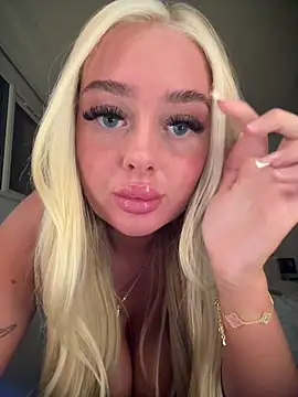 Vanillaheavennn online show from 04/13/26, 08:25