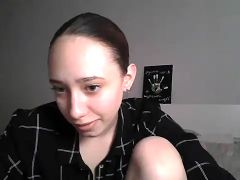Snapshot of DarkMirel chatting on 05/07/26, 01:49 DarkMirel online show from 05/07/26, 01:49