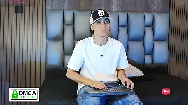 mohamed malik online show from 04/19/26, 01:54