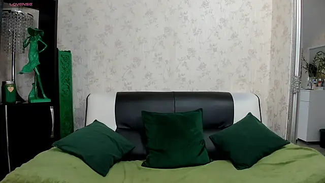 Snapshot of FemCupid chatting on 05/20/26, 04:51 FemCupid online show from 05/20/26, 04:51