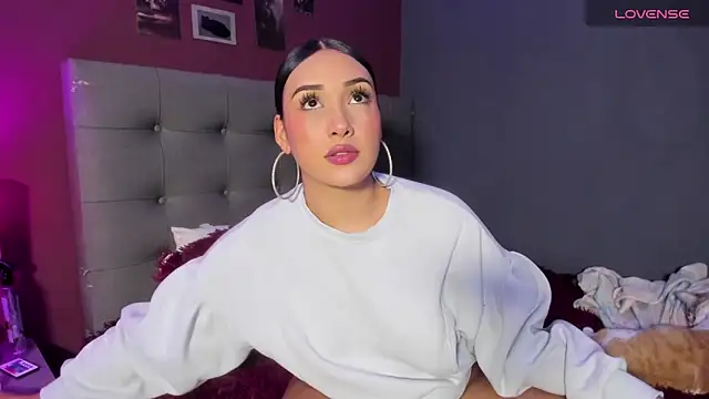 Charlotte james1 online show from 04/17/26, 12:46