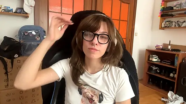 PillowPeachX online show from 04/19/26, 11:42