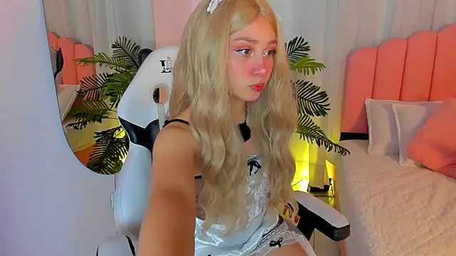 Snapshot of sweett_fire chatting on 04/23/26, 05:37 sweett fire online show from 04/23/26, 05:37