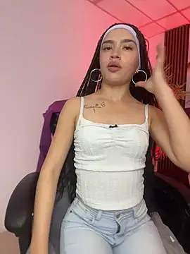 Snapshot of lia_ec chatting on 06/24/26, 12:04 lia ec online show from 06/24/26, 12:04