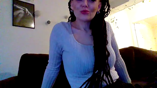 Snapshot of shyhornymommy chatting on 04/21/26, 05:50 shyhornymommy online show from 04/21/26, 05:50