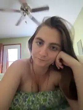 Snapshot of prettykitttty chatting on 04/14/26, 07:31 prettykitttty online show from 04/14/26, 07:31